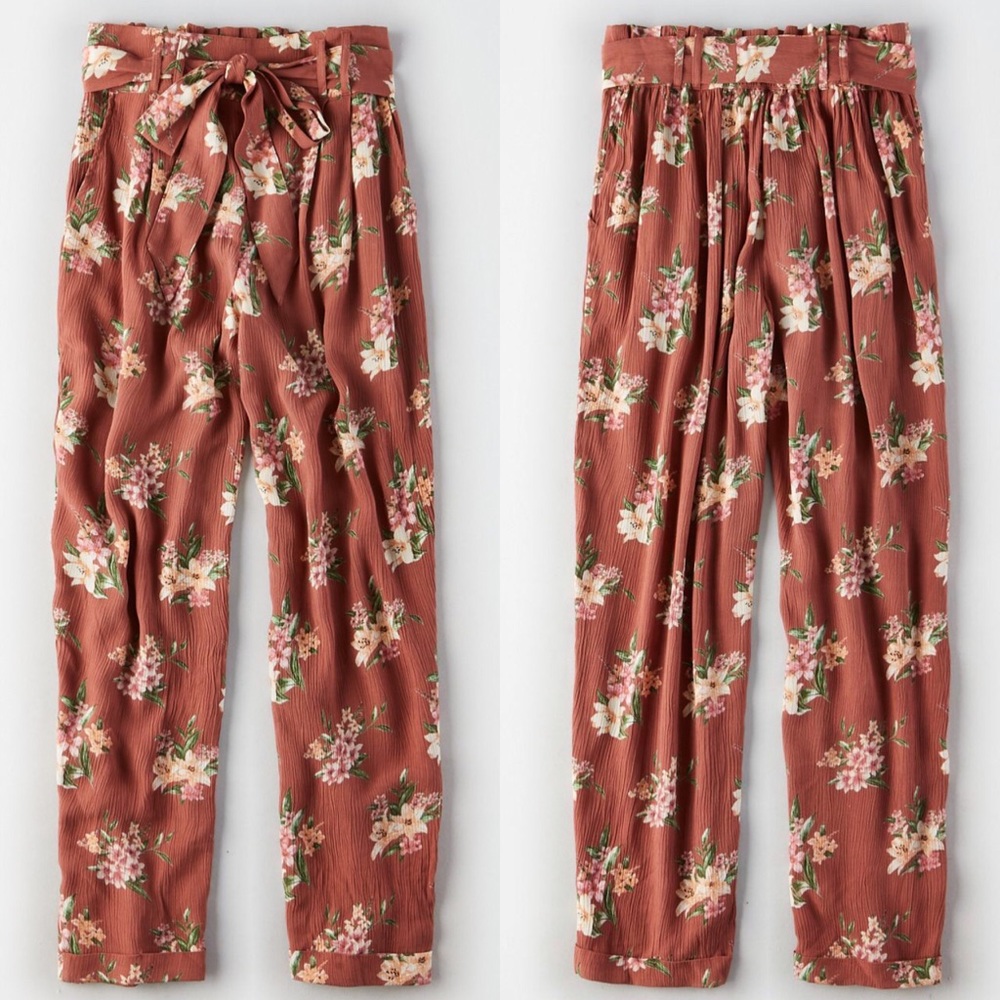 American Eagle Highwaisted tie front Tapered Pant